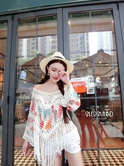 เสื้อสไตล์โบฮีเมียน พิมพ์ลายขนนก สีสดใส แต่งพู่ฟรุ้งฟริ้ง ทรงสวยน่ารัก ใส่สบายไม่ร้อน ใส่เดินเที่ยวชิวๆในวันสบายๆ