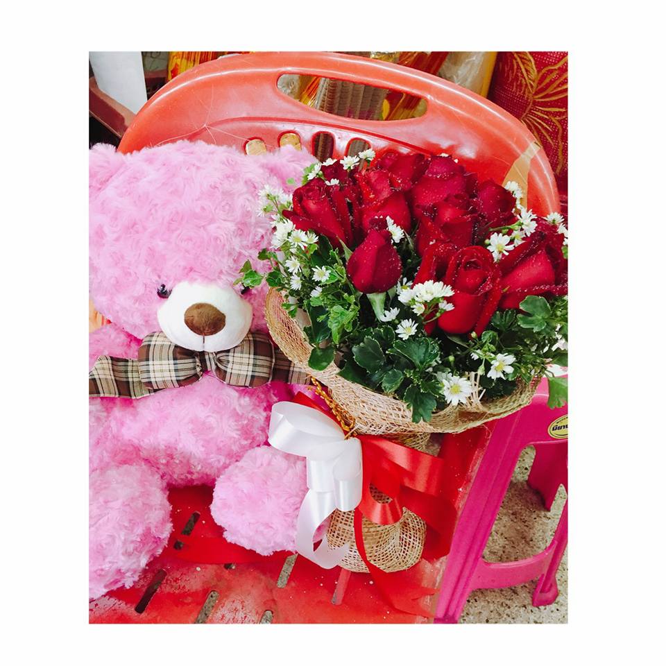 ช่อดอกกุหลาบสีแดง ตัวแทนของการบอกรัก