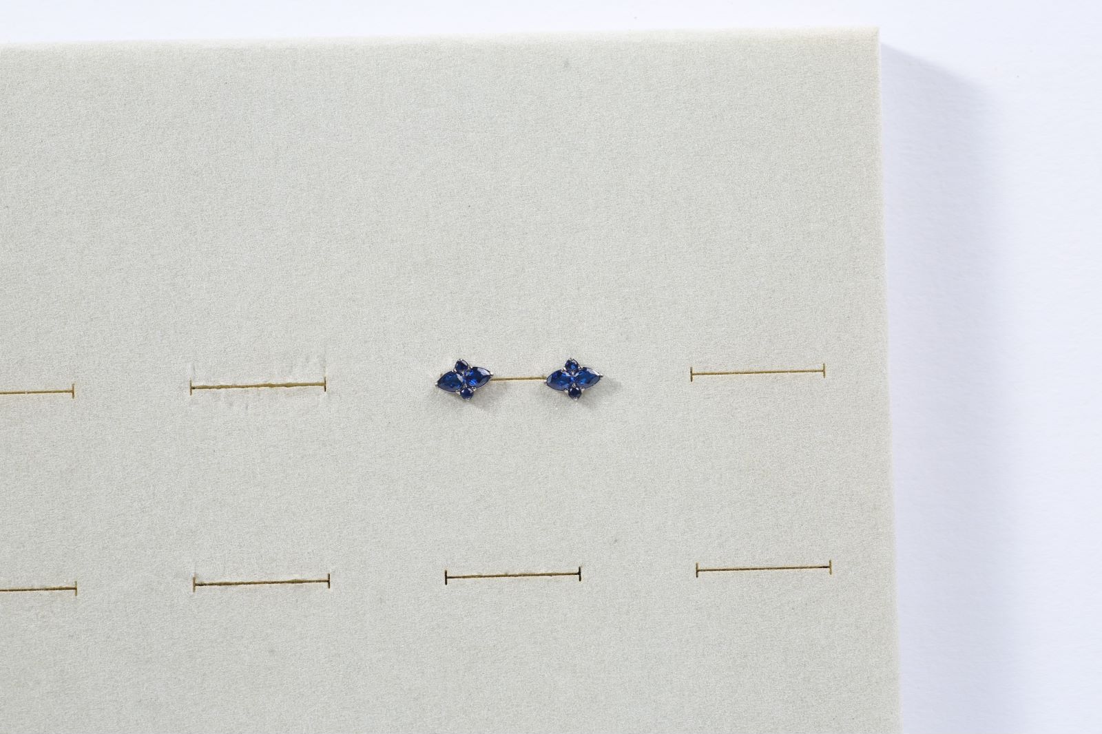 “เช็คสินค้าทัก line ก่อนโอนนะคะ”ไทเทเนี่ยม 100% ต่างหูสำหรับผิวแพ้ง่าย Brandi จิวแป้นแบนขันน็อต ขนาดก้านปกติ ราคา/ข้าง ETC135