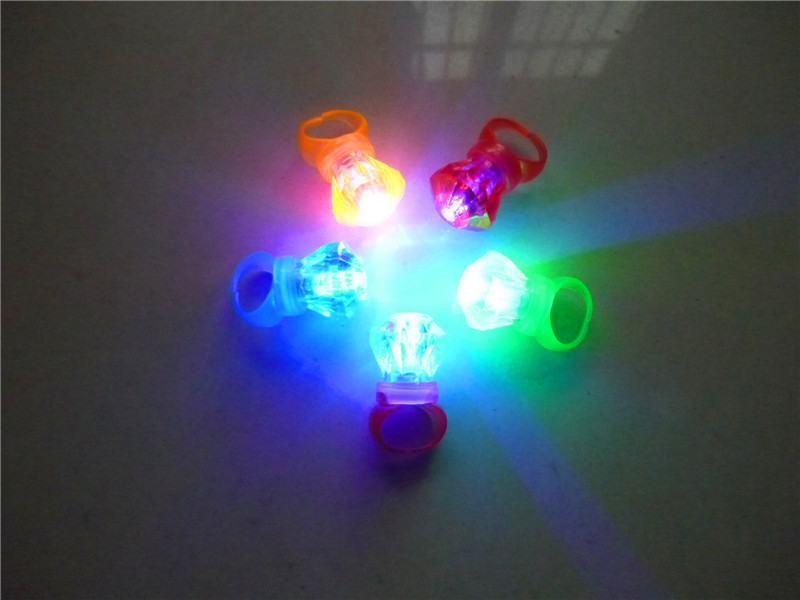 แหวนเพชรมีไฟ LED กระพริบ
