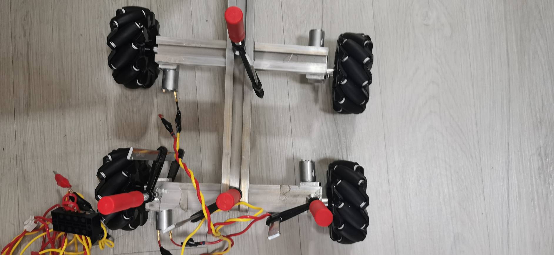 MO40 ชุดมอเตอร์ติดล้อ เคลื่อนที่แนว x.y 12V 4 ล้อ ***ราคาไม่รวมโคลง