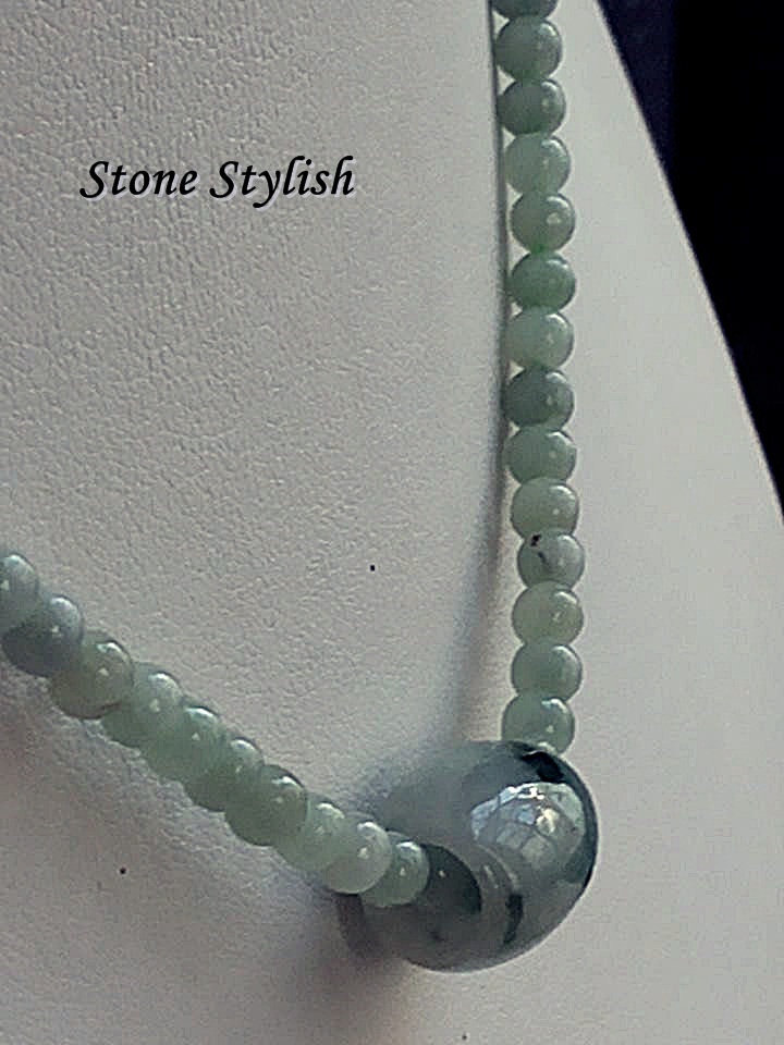 สร้อยคอหยก เรียบเก๋ เนื้อเทียน พร้อมล็อคเก็ตหยก Jadeite Necklace