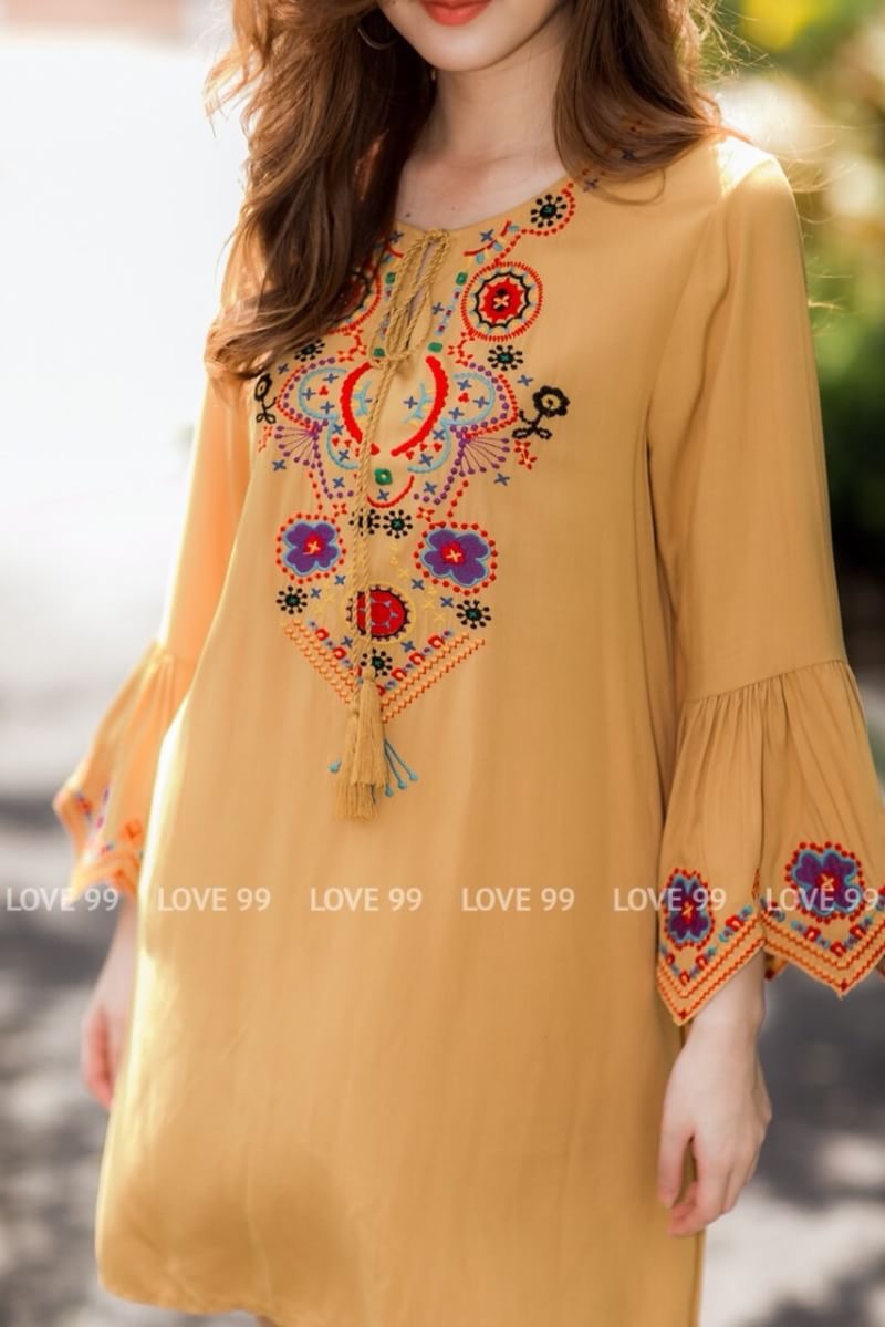 เดรสโบฮีเมียนแขนกระดิ่ง