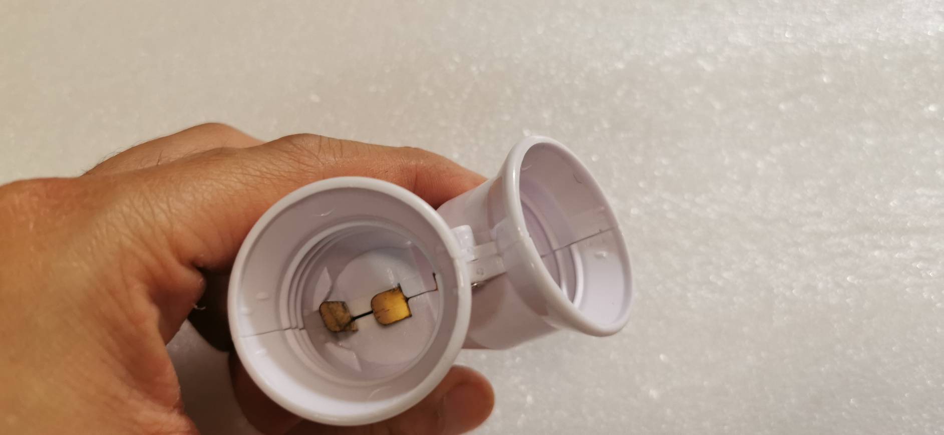 OT131 ขั้วต่อหลอด E27 เข้า 1 ออก 2 ขั้วสั้น ***ใช้กับหลอดรวมไม่เกิน 100 วัตต์