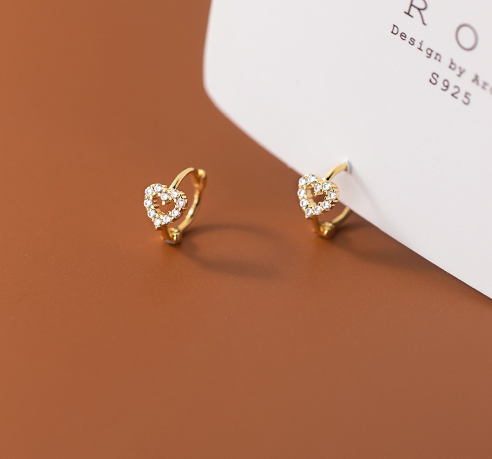 “เช็คสินค้าทัก line ก่อนโอนนะคะ”ต่างหูสำหรับผิวแพ้ง่าย เงินแท้ 92.5% Binky H_ES741