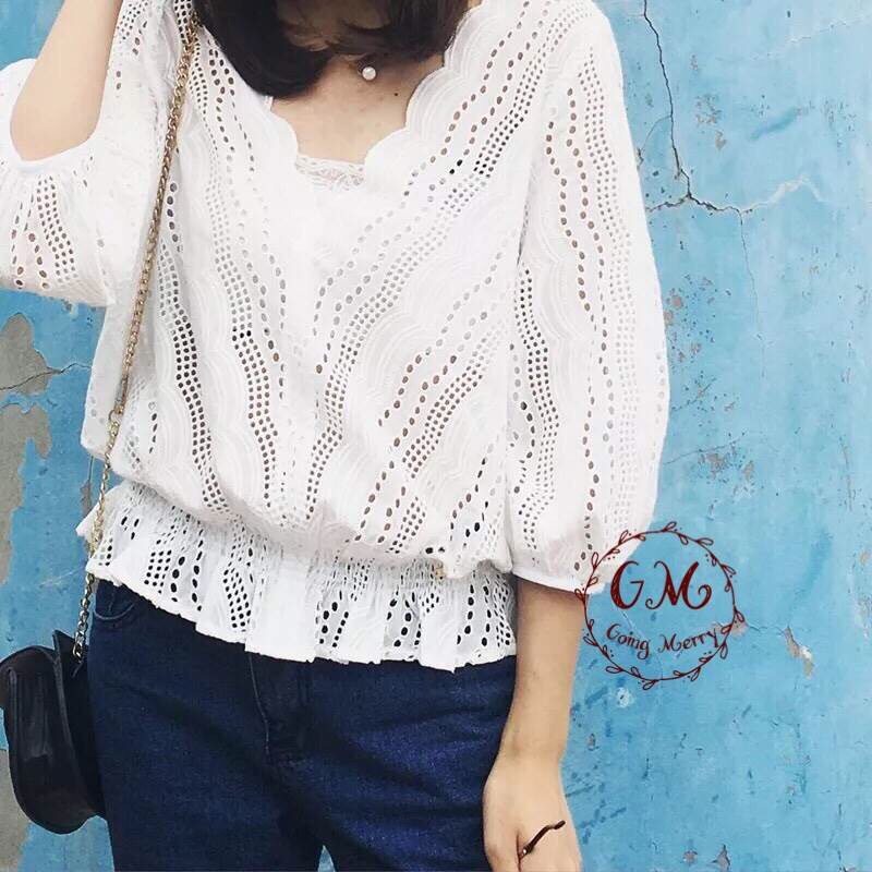 เสื้อผ้าป่าน คอวี งานฉลุทั้งตัว จั๊มเอวและปลายแขน งานสไตล์เกาหลี แมทได้หลายสไตล์ค่ะ ใส่ไปชิวๆ เก๋ๆ รับลมร้อนกันค่ะ