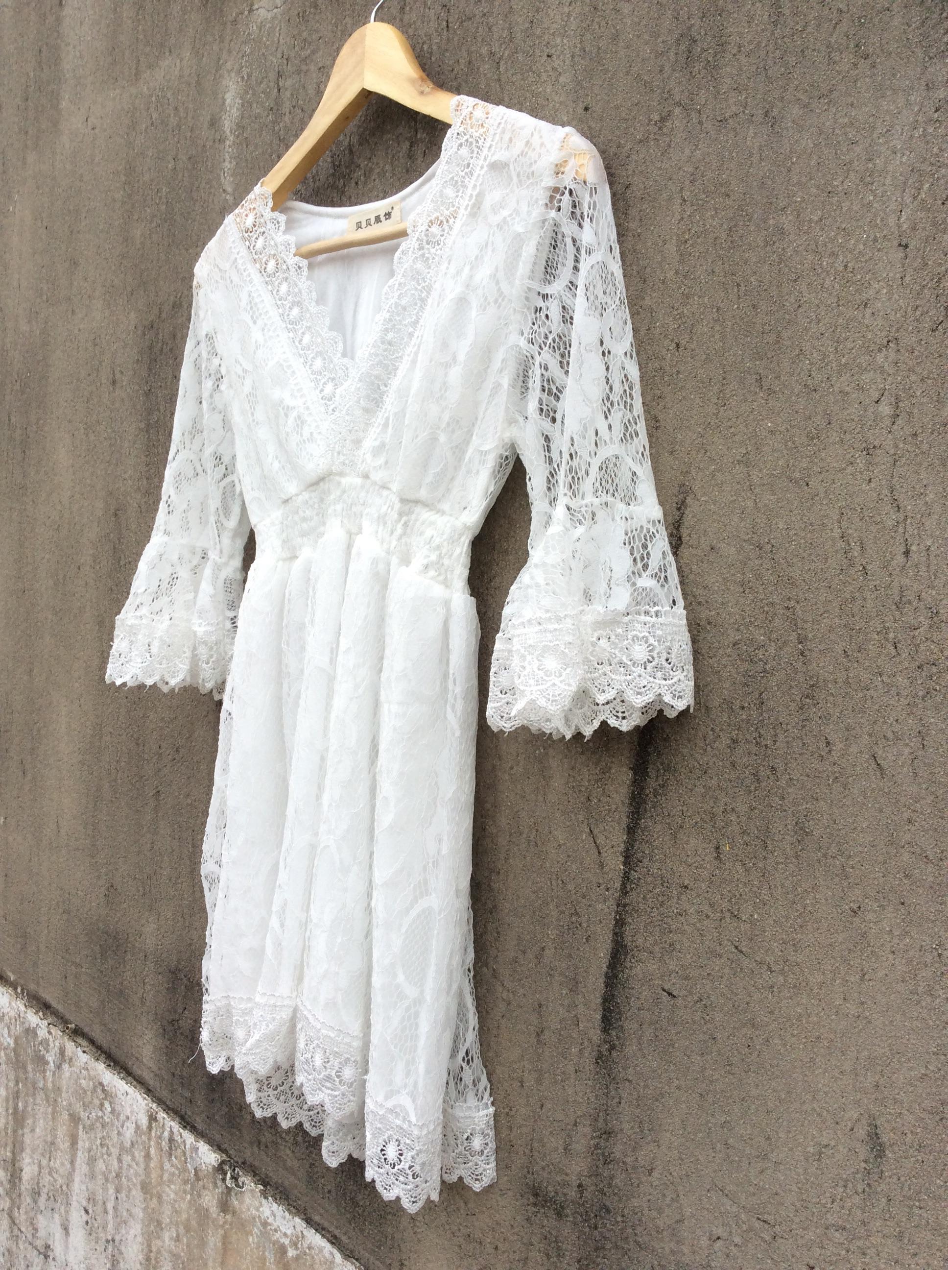 Topshop V-Necked Mini Dressมินิเดรสลูกไม้ ท้อบช้อป มีสม้อกใต้อกเพื่อเน้นทรง