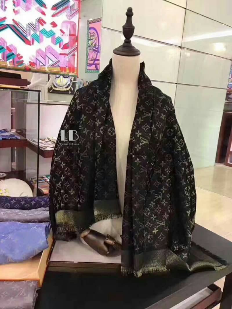 ผ้าคลุมไหล่ ผ้าพันคอ Lv ผ้าเนื้อดี นุ่ม ทอลายในตัว ลายคมชัดค่ะ หนาวนี้ห้ามพลาดค่ะ