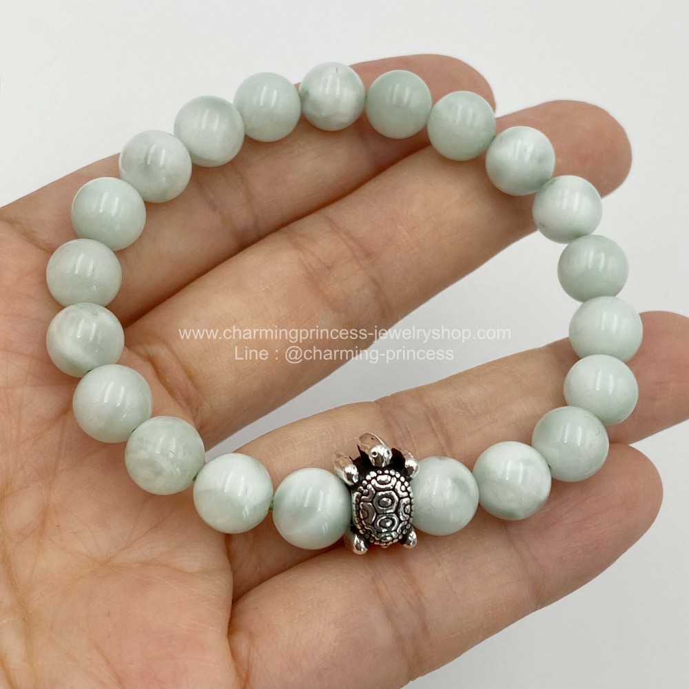 Green Angelite แองเจิลไลท์สีเขียว 8 มม หินของความคิดสร้างสรรค์ หินแห่งการหยั่งรู้ การปรากฏของสิ่งเตือนภัย ซึ่งเปรียบเสมือนมีเครื่องรางบอกเหตุ พร้อมเต่าเงินแท้ สัตว์มงคลสัญลักษณ์ของอายุวัฒนะ ความสุขสงบในชีวิต ความหนักแน่น บารมี