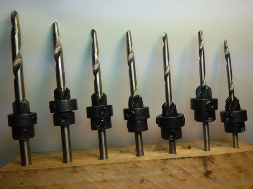 DT03 ดอกเจาะไม้พร้อมเทเปอร์สำหรับฝังหลบหัวสกรูในเนื้อไม้ ชุด 7 ดอก ประกอบด้วย แหวนกะระยะ ควาามลึกเทเปอร์ ปลอกคว้านเทเปอร์ รวม 22 ชิ้น ถอดประกอบได้ทุกชิ้น