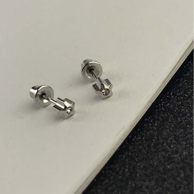 (สำหรับเจาะที่ร้านเท่านั้น)แป้นหมวก สแตนเลสเกรดการแพทย์ ดาว Starlite แพคเกจปลอดเชื้อ ปลอดภัย100%