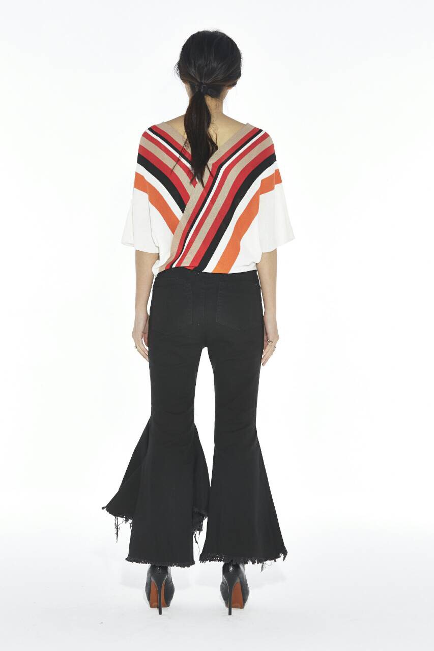 เสื้อทรงไขว้ ผ้าถักสลับสี เก๋สุดๆ แบบชนเกาหลีค่ะ