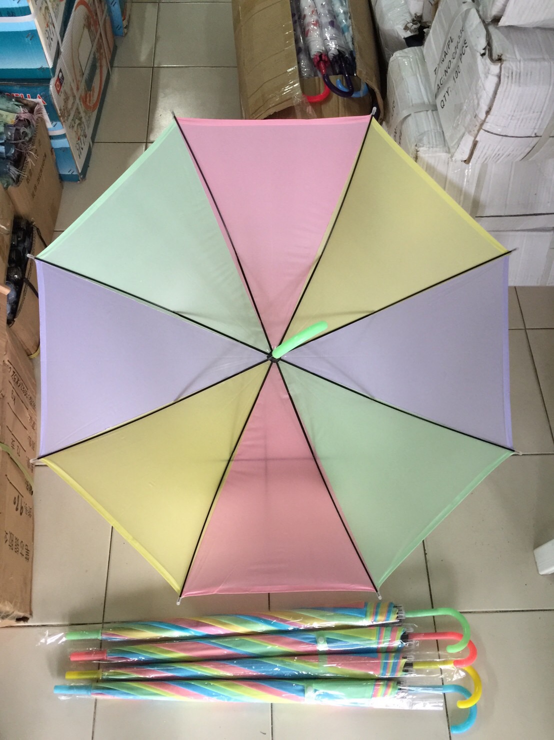 ร่มใสสายรุ้ง