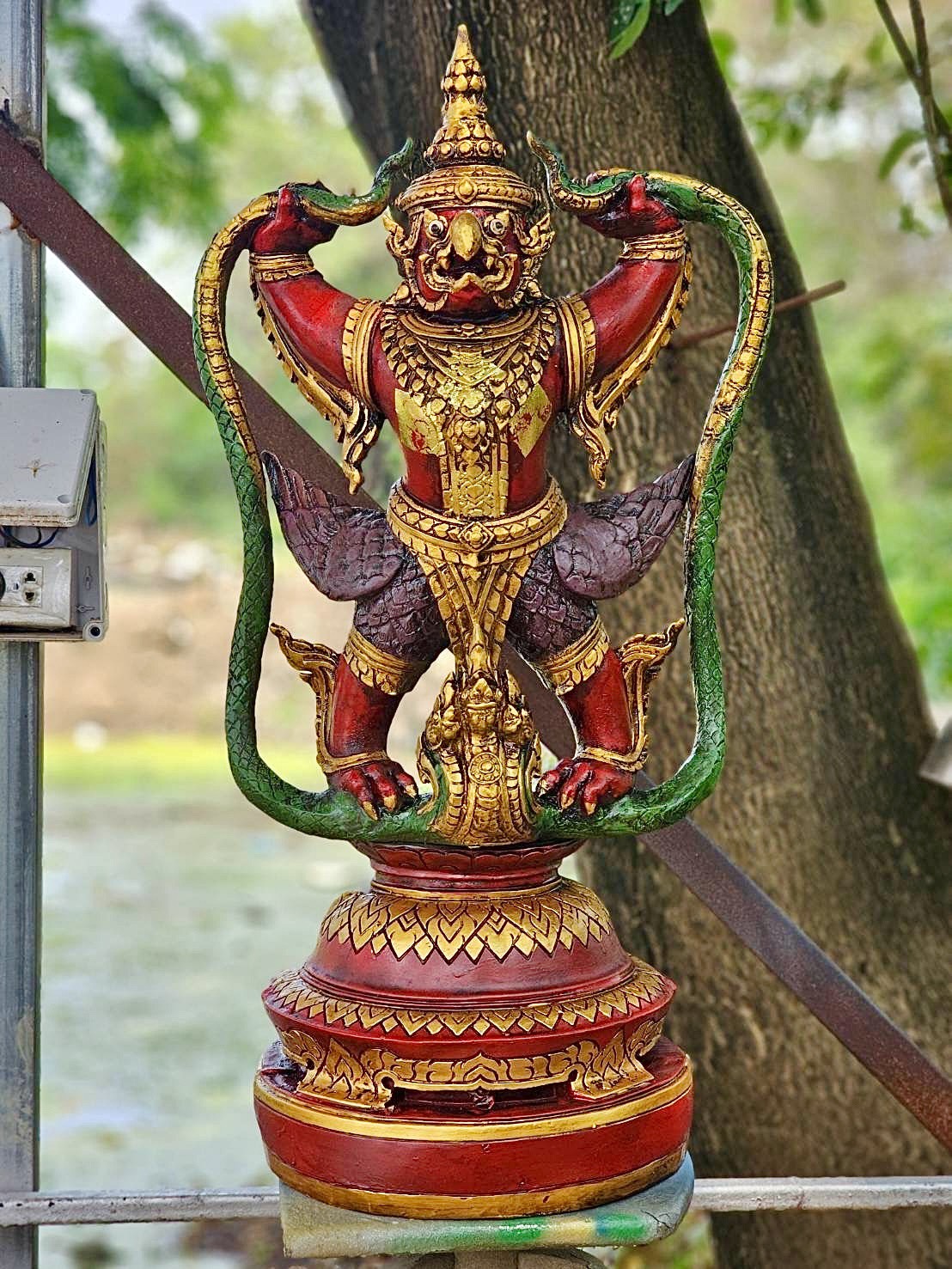 พญาครุฑ ยุดนาค องค์ตั้งโต๊ะบูชา ครุฑยุดนาคโบราณ องค์ใหญ่