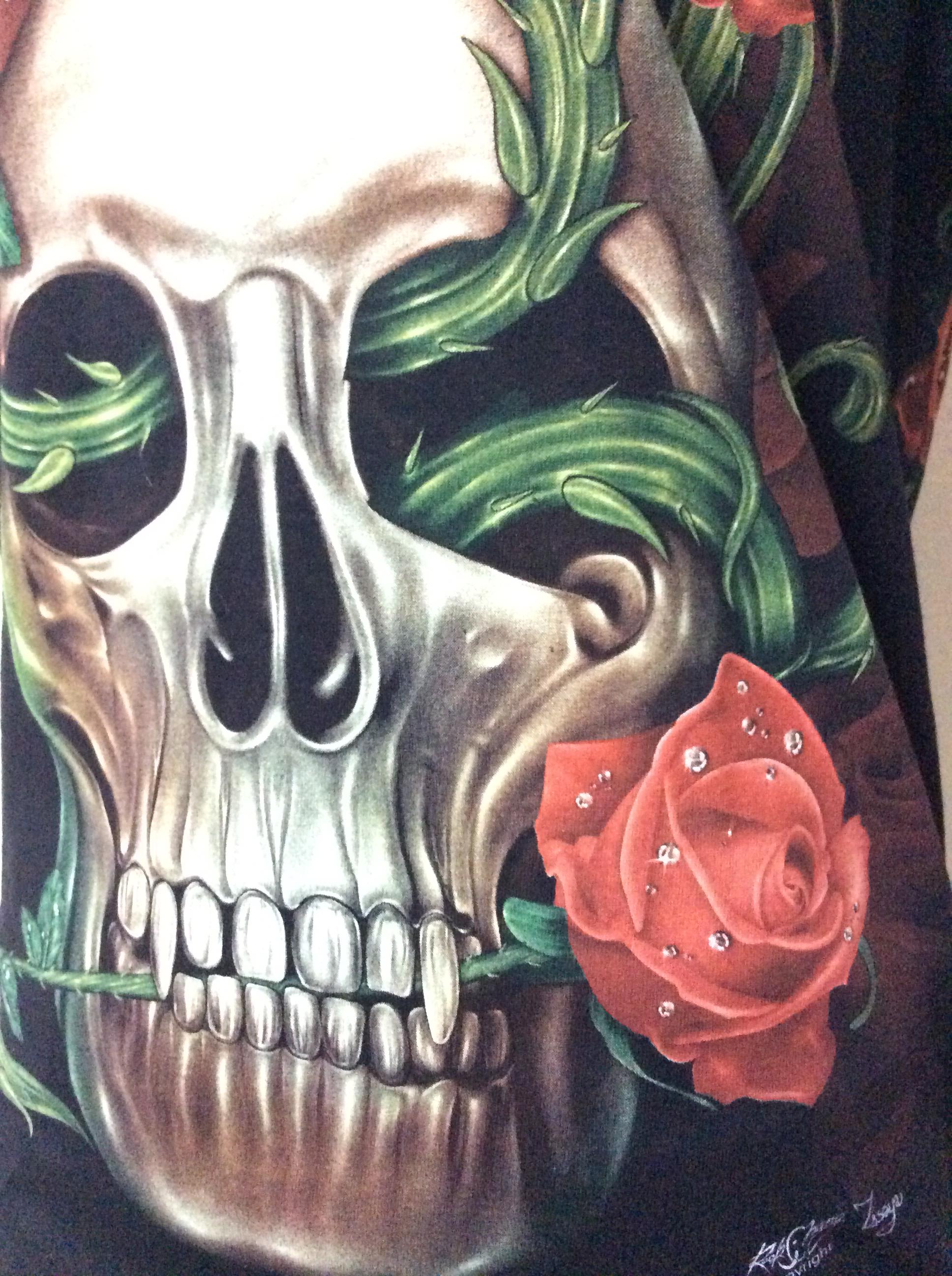 เสื้อยืดวินเทจหญิง สกรีนลายหัวกระโหลกประดับดอกกุหลาบสีแดง ลายสวยมากๆๆๆ แนะนำเลยค่ะ