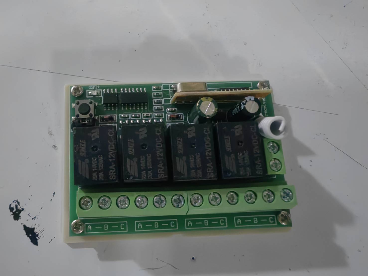 EA11 วงจรรีโมท 12V 4CH สำหรับ DIY ควบคุมประตู มอเตอร์ หลอดไฟ ระยะไกล