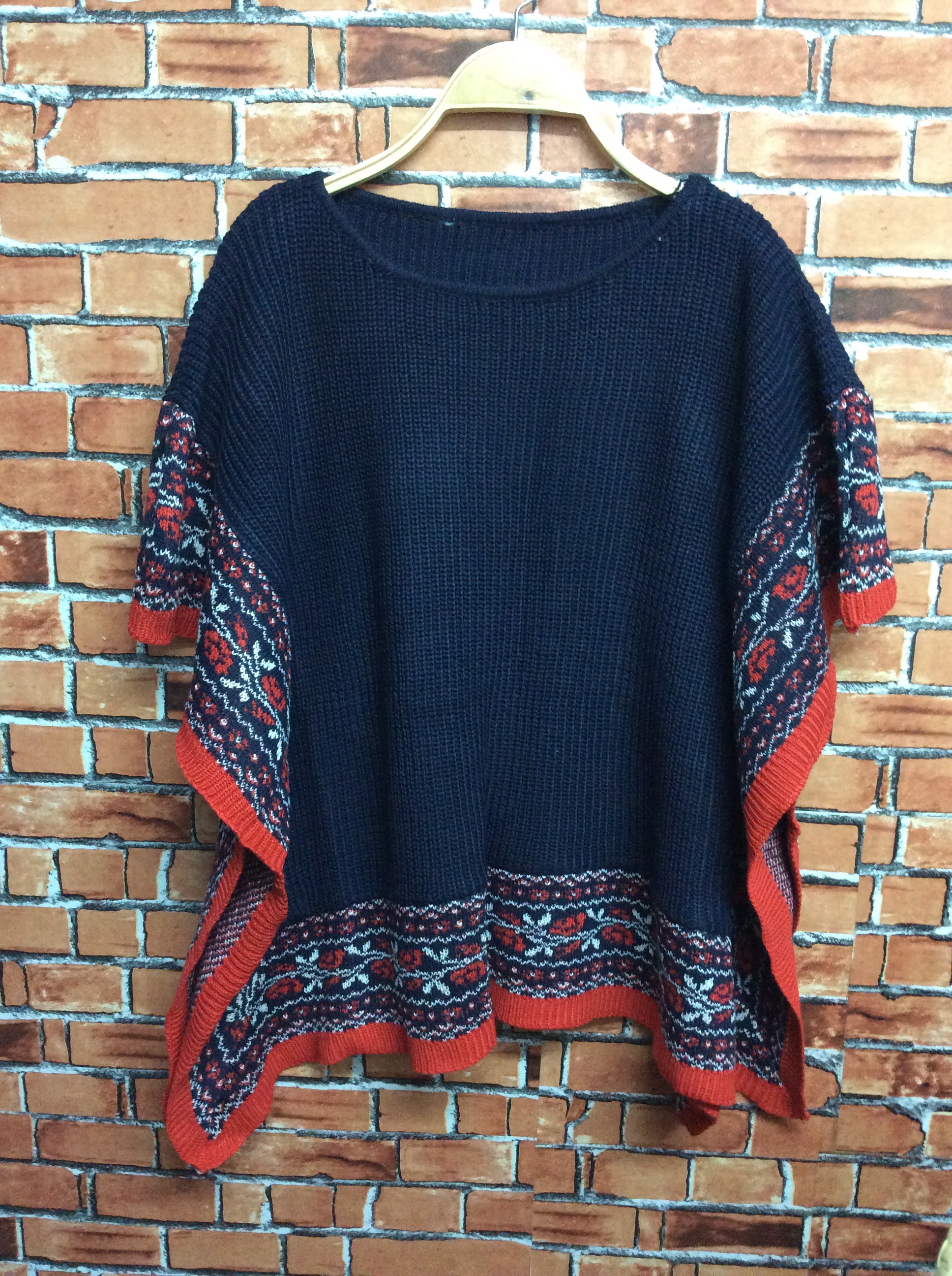 งานผ้านิตติ้ง เกรด Premium Quality ค่ะ ผ้าทอสวย งานนำเข้าค่ะ เป็นทรงเสื้อใส่คลุมกันหนาวแบบเก๋ๆ