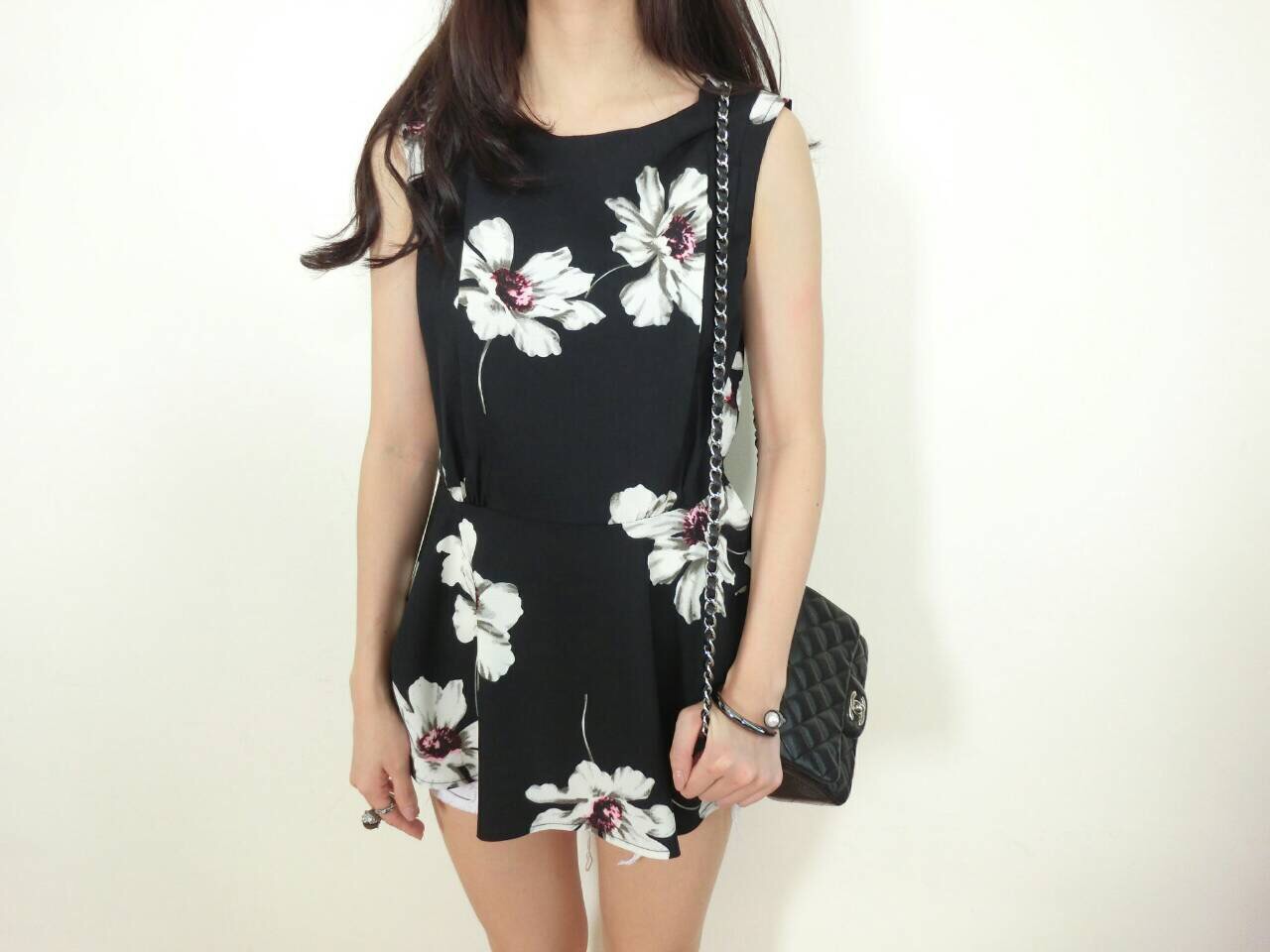 Spring Bloom Blouse เสื้อแขนกุดเนื้อผ้าฝ้าย ชายเสื้อทรงระบายนิดๆพอน่ารัก