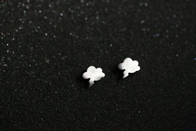 ต่างหูสำหรับผิวแพ้ง่าย เงินแท้ 92.5% เมฆฝนลมหนาว