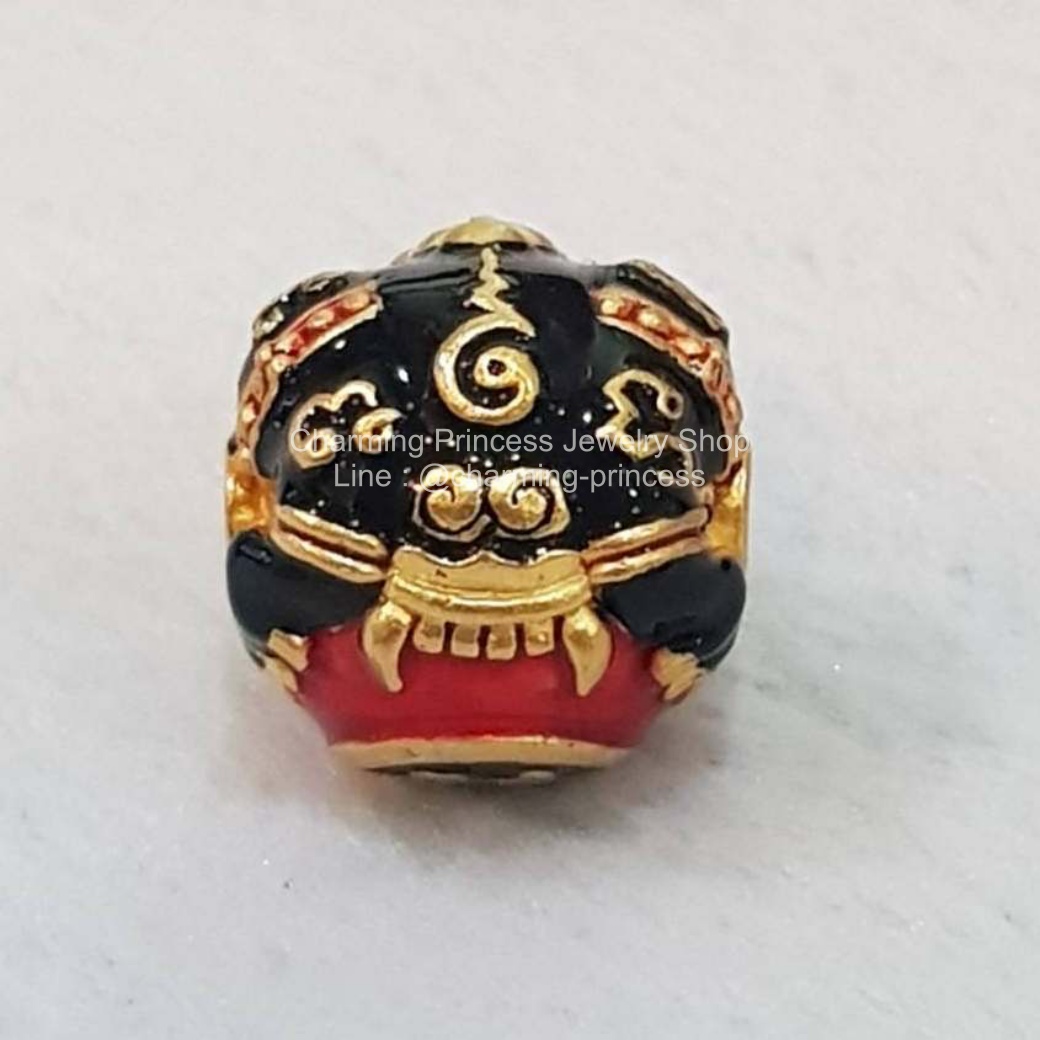 ลูกอมพระราหูนอโม ศรีวิชัย เนื้อสัมฤทธิ์ชุบทอง ลงยาสีดำแดง พลิกหนุนดวงชะตาราศีกลับร้ายกลายเป็นดี เสริมดวงหนุนดวงชะตา เสริมฐานะและเสริมเป็นความมงคลต่างๆในชีวิต และ ป้องกันภยันตราย