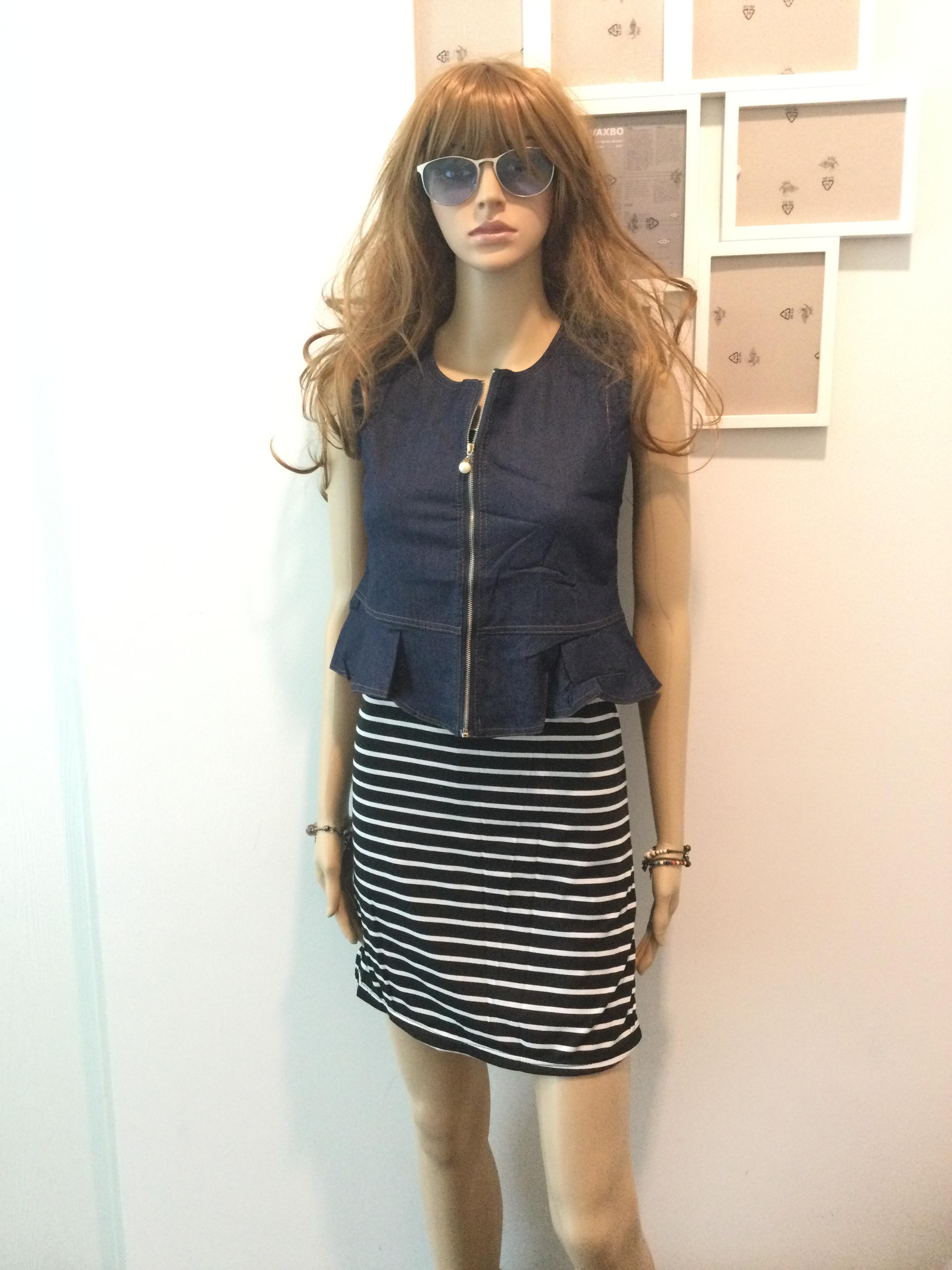 เซตเสื้อผ้าdenim แขนกุดแต่งซิปมุกด้านหน้า มาพร้อมเดรสตัวยาวผ้ายืดใส่สบายลายขาวดำเข้าเซตใส่แบบรูดซิปคลุมหรือแบบปล่อย