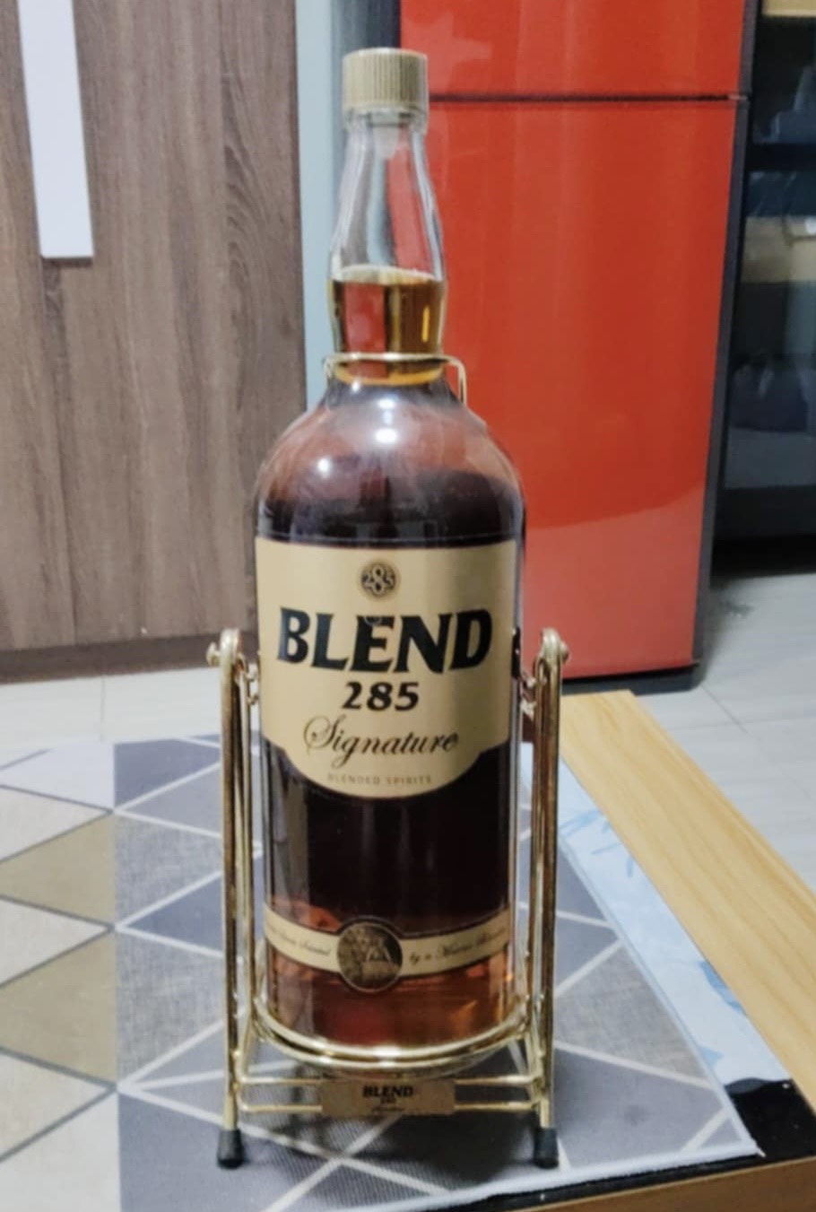เหล้าBLEND285เก่า ขนาด4.5ลิตร ขวดใหญ่ เลิกผลิต