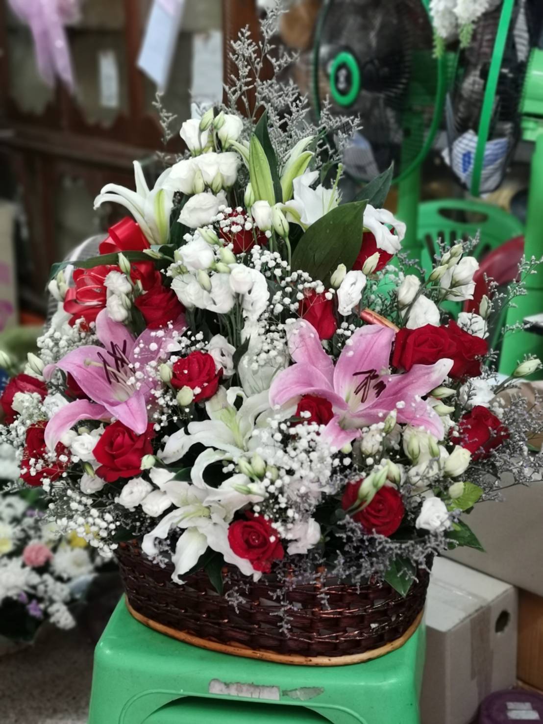 กระเช้าดอกไม้วันเกิดแฟน (Flower Basket)