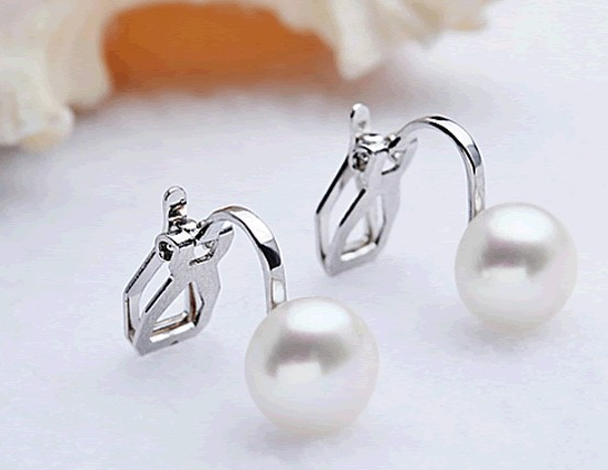 ต่างหูหนีบไข่มุก(เลี้ยง)มีซิลิโคนรอง หนีบไม่เจ็บ เงินแท้92.5% ไม่เจาะหูก็สวยได้_EC012