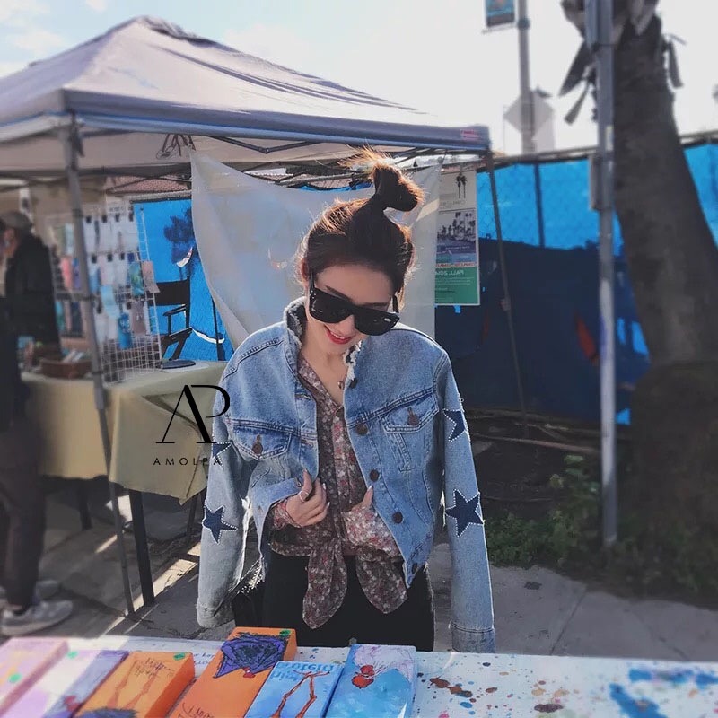 เสื้อ #jacket #แจ็คเก็ตยีนส์ แต่งมุกดาวที่แขน #ดาราเซเลปใส่ กันเยอะมาก งานสวย ใส่ได้ตลอดๆๆ คอเซอๆ