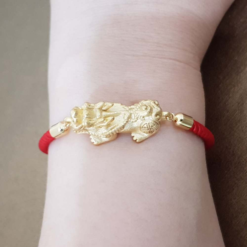 วัตถุมงคลสำหรับเสริมดวงของทุกปีนักษัตรที่ดี คือ ปี่เซียะ ด้ายแดง คู่บารมี เสริมโชค เรียกทรัพย์ ร่ำรวย เงิน ทอง ปัดเป่าสิ่งชั่วร้าย เก็บเงินทองไม่รั่วไหลพร้อมก้อนเงิน สัญลักษณ์ของความมั่งคั่ง มั่งมี