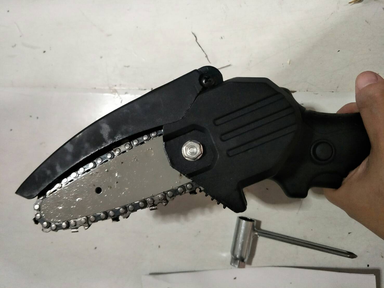 EC10 เลื่อยโซ่ไฟฟ้า 4 นิ้ว 21V น้ำหนักเบา ใช้งานง่าย สะดวกปลอดภัย