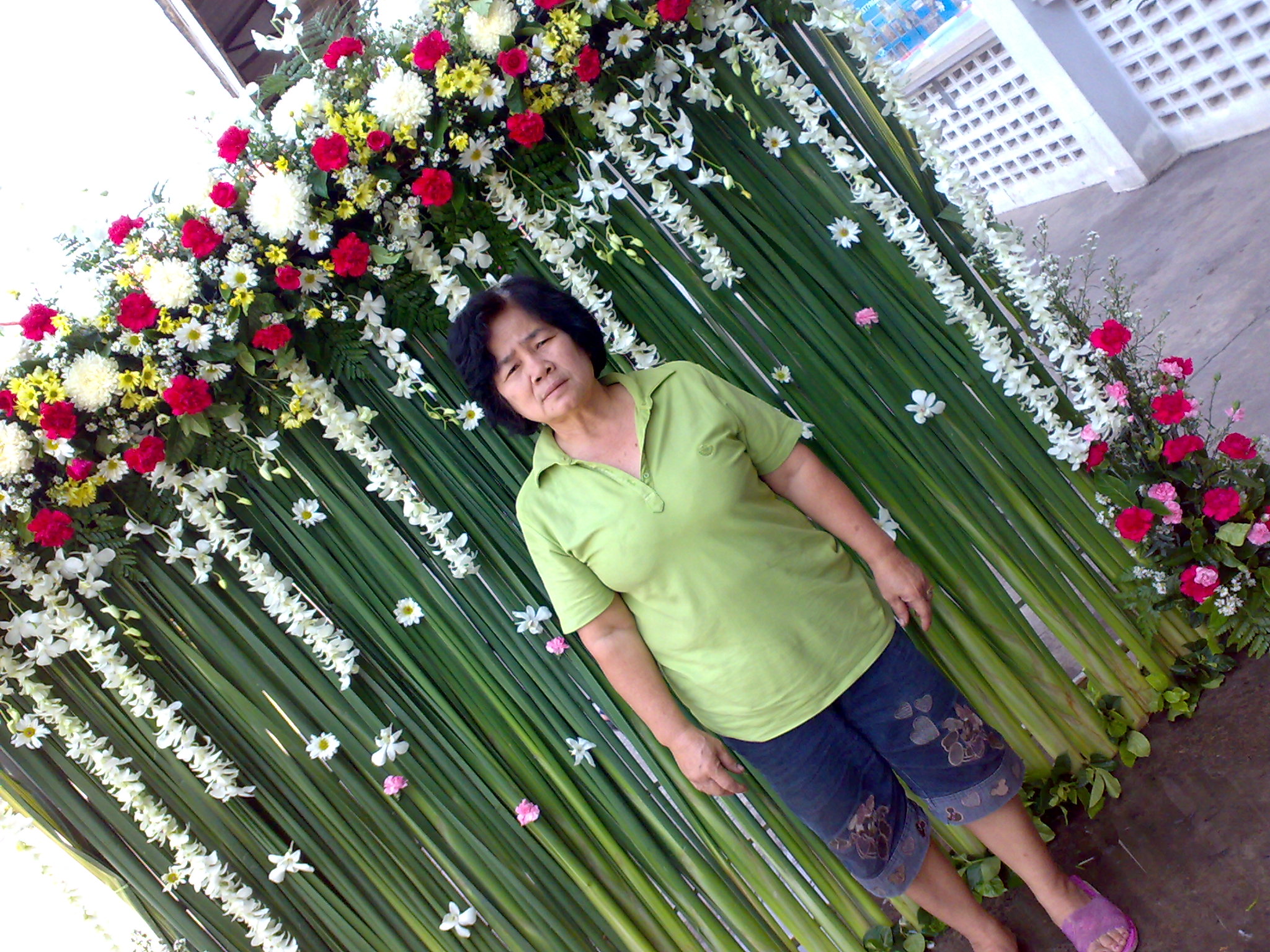 ซุ้มดอกไม้สดถ่ายรูป