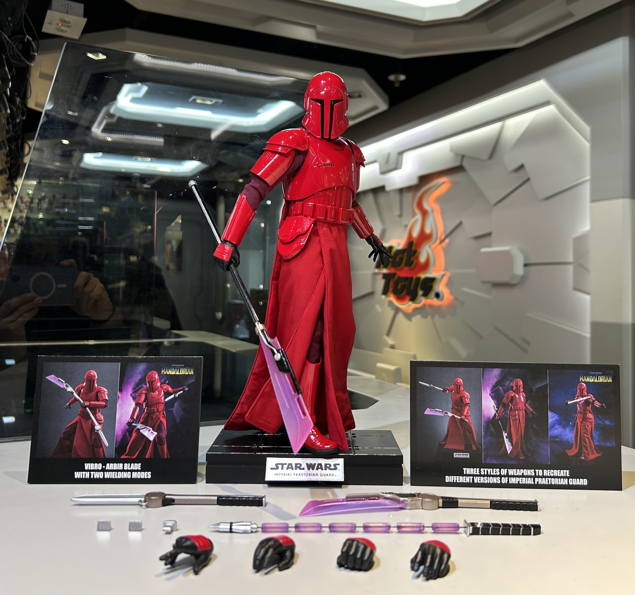 Hot Toys TMS108 1/6 Star Wars: The Mandalorian™ - Imperial Praetorian Guard™
