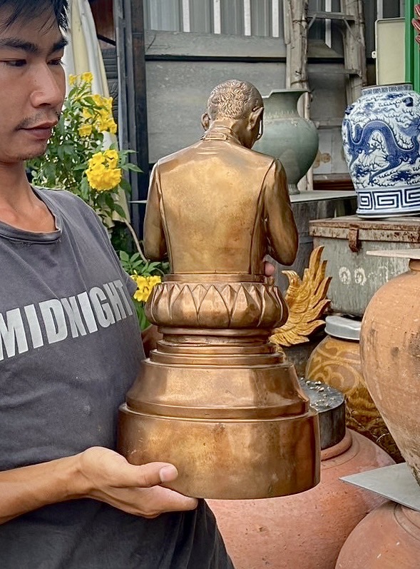 พระบรมรูปในหลวงรัชกาลที่9ทรงงาน วิริยะ PERSEVERANCE ปี2541