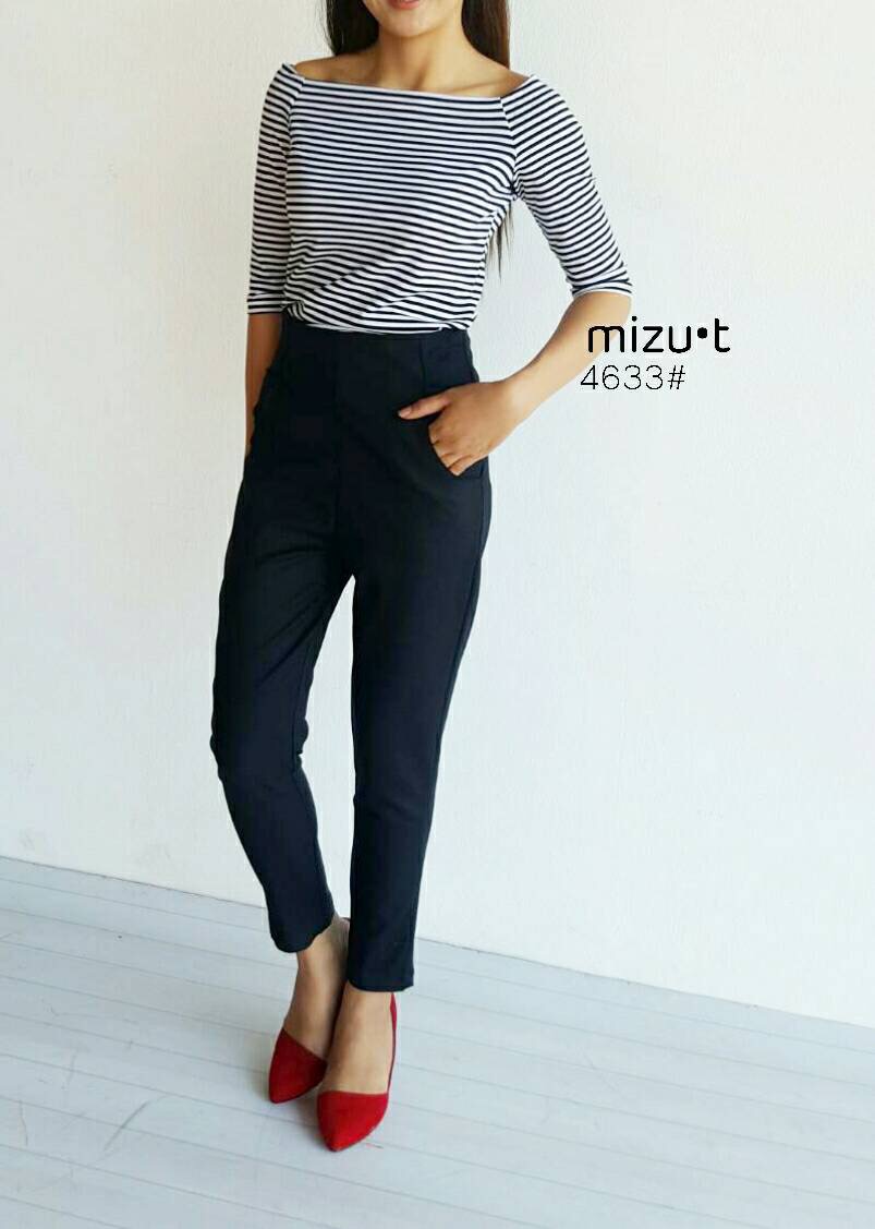 มาแว๊ววว รุ่นฮิตติดตู้ทุกคน มีกี่สีจัดให้หมด เสื้อยืดคอปาดแขนสามส่วนลายริ้ว ใส่ง่าย ผ้าสบายๆไม่อึดอัด จัดเลยจ้า