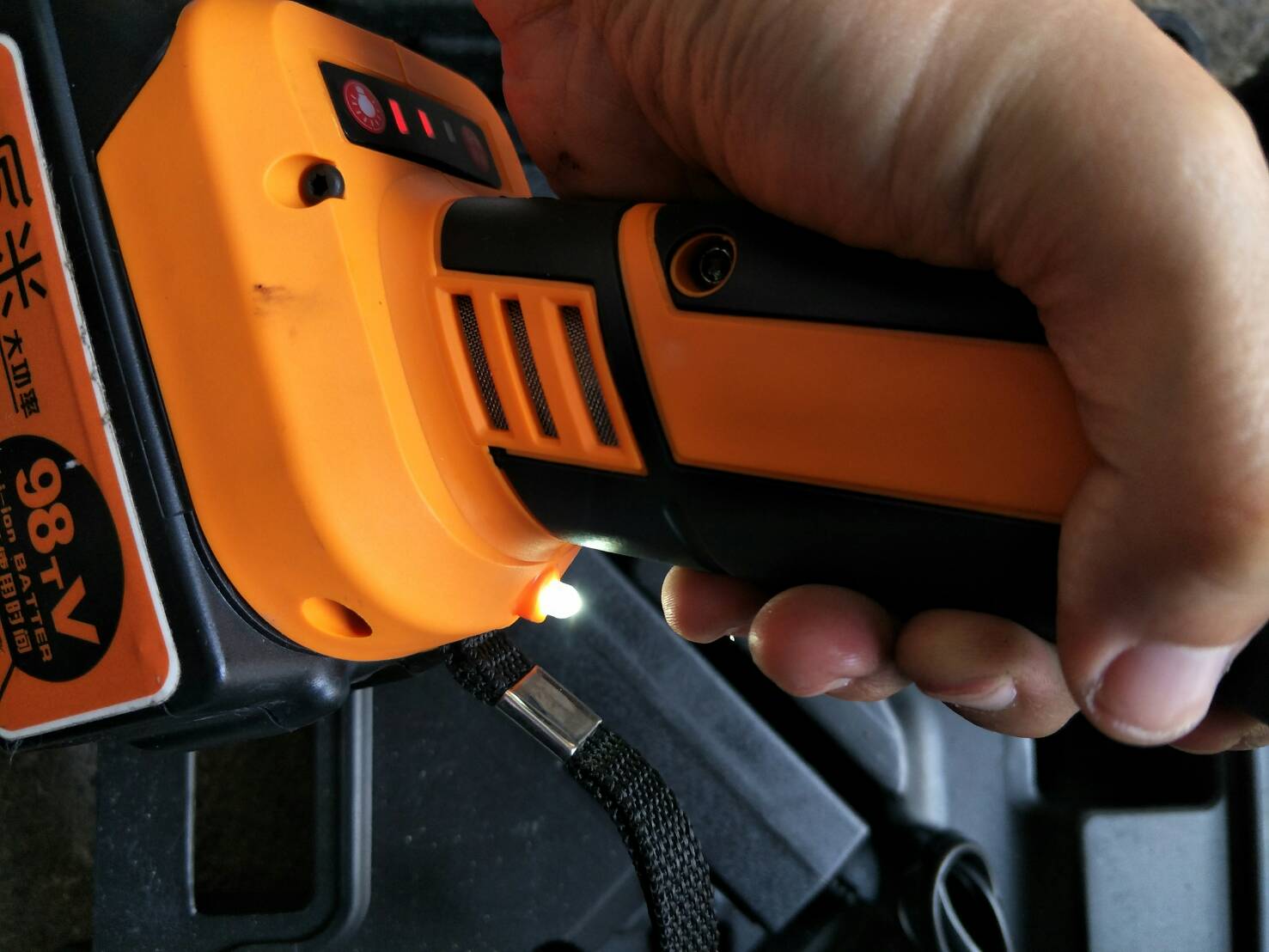 EG08 ชุดหินเจียรไร้สาย 18V ปรับรอบได้ 2 ระดับ มอเตอร์บลัสเลส สวิทเซฟตี้ คุณภาพสูง