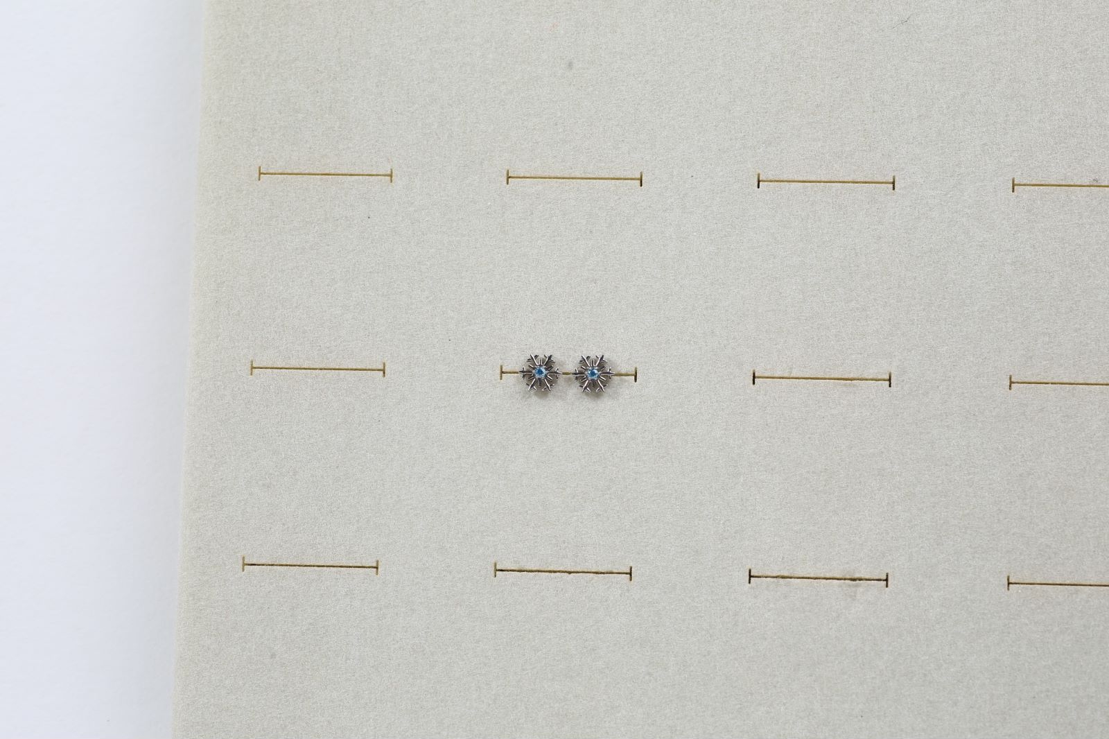 “เช็คสินค้าทัก line ก่อนโอนนะคะ”ไทเทเนี่ยม 100% ต่างหูสำหรับผิวแพ้ง่าย Snow จิวแป้นแบนขันน็อต ขนาดก้านปกติ ราคา/ข้าง ETC128