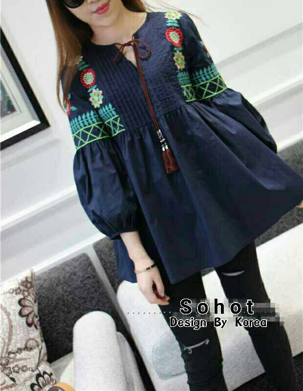 เสื้อปักสไตล์สาวโบฮีเมี่ยน ผ้าดีงานปักสวย ตีเกร็ดที่หน้าอก คอมีเชือกพู่ คัทติ๊งเนี๊ยบงานสวยน่าใส่ฝุดค้ะ