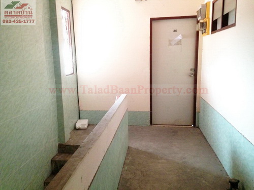 หอพัก 4 ชั้น ตึกน้ำ ซ.บ้านสวน-สุขุมวิท 24/1 แยกชลชาย ถ.สุขุมวิท ต.บ้านสวน อ.เมือง ชลบุรี ทำเลดีมาก ติดถนน มีห้องน้ำในตัวทุกห้อง ชั้นล่างค้าขายดี