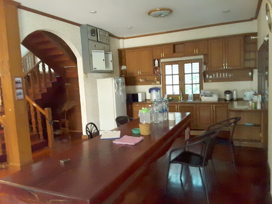 บ้านเดี่ยว 2 ชั้น พร้อมอาคารสำนักงาน 4 ชั้น ซ.งามวงศ์วาน 47 ชินเขต เนื้อที่ 150.2 ตร.ว. ถ.งามวงศ์วาน บางเขน กรุงเทพฯ สวย ตกแต่งด้วยไม้สักทอง