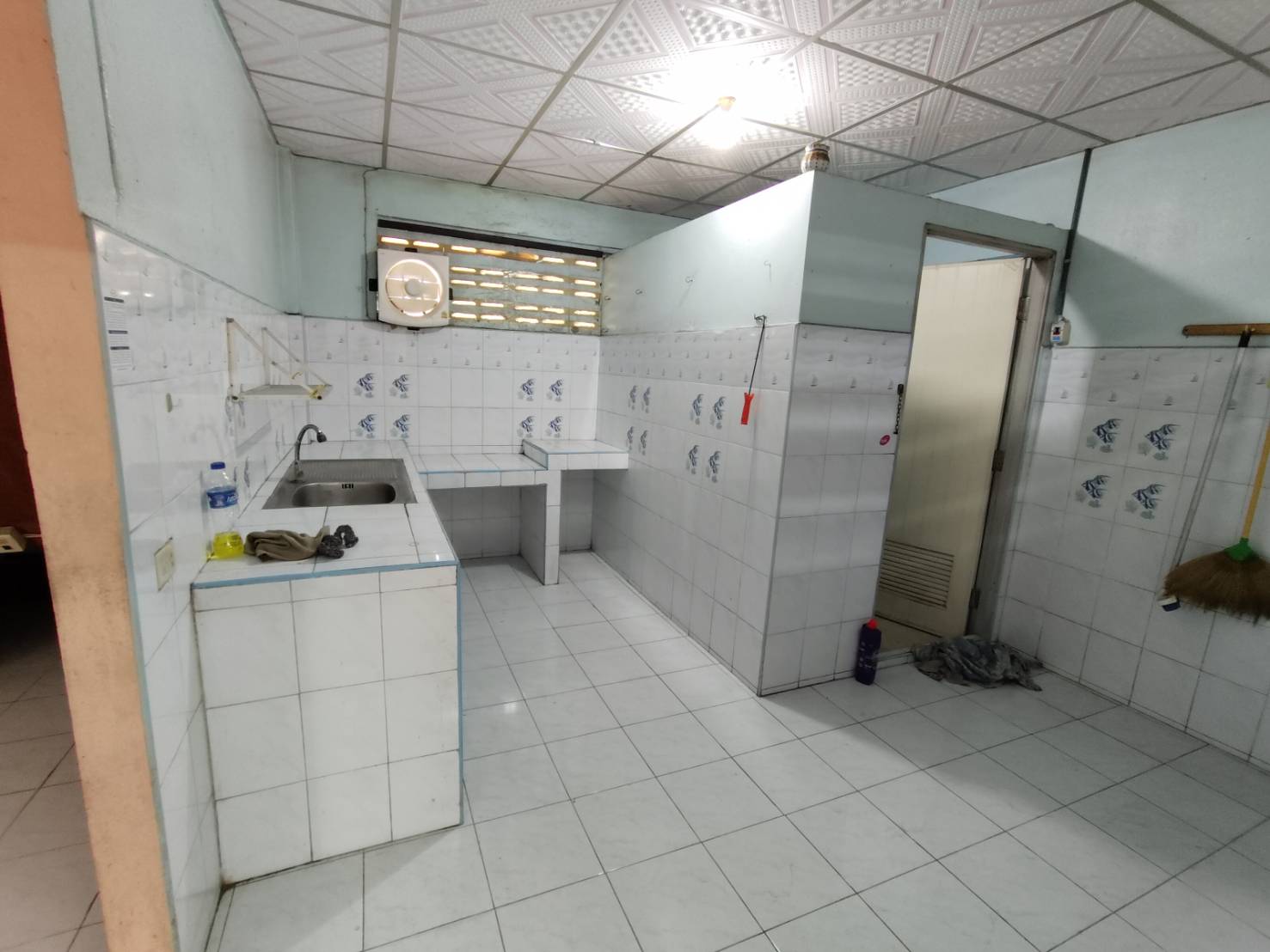 ทาวน์เฮ้าส์ 2 ชั้น มหาชัย ถ.เดิมบาง สถานีรถไฟคลองจาก ถ.พระราม 2 เมืองสมุทรสาคร ขายถูก 19.8 ตร.ว. ทำเลใจกลางเมืองมหาชัย