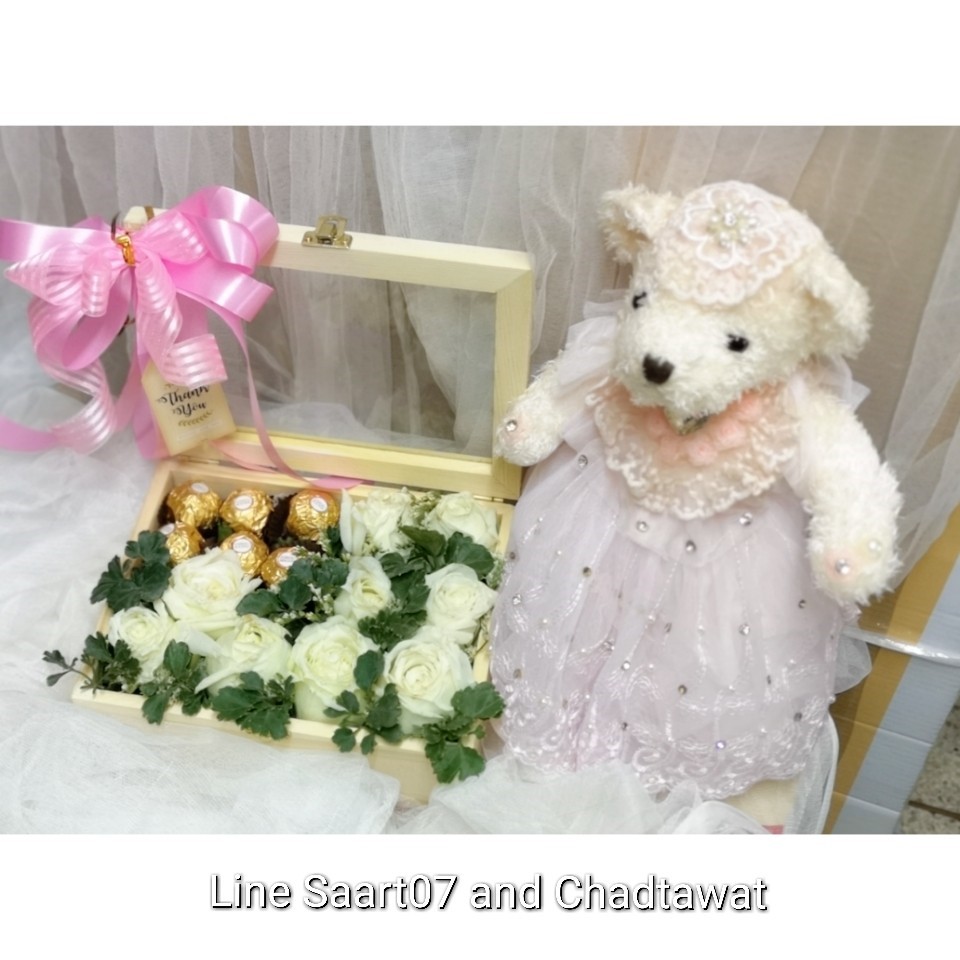 กล่องดอกไม้ พร้อมธนบัตร (Flower Box)