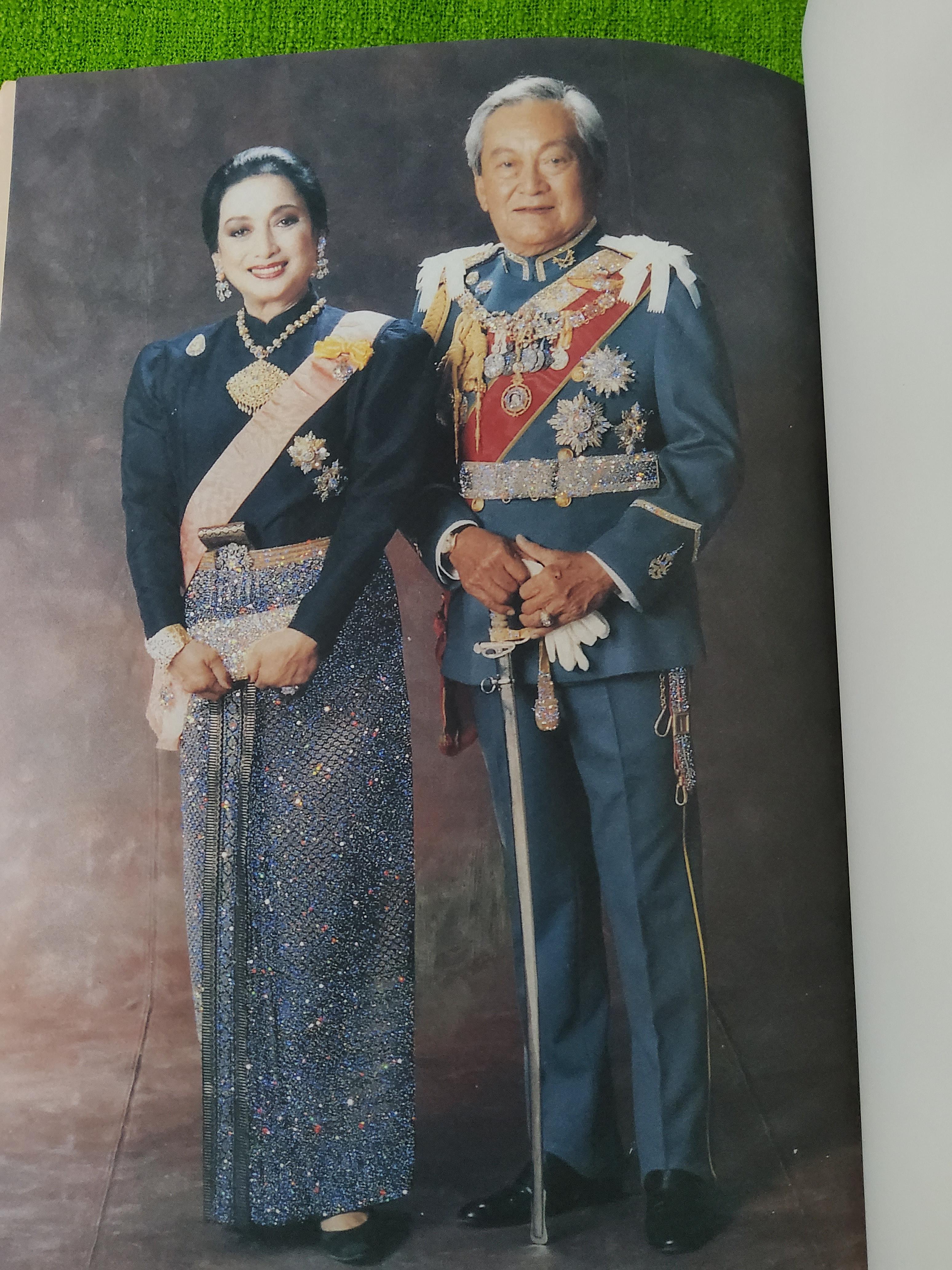 อนุสรณ์งานพระราชทานเพลิงศพ ฯพณฯ พลเอกชาติชาย ชุณหะวัณ ป.จ., ม.ป.ช., ม.ว.ม. ณ เมรุหลวงหน้าพลับพลาอิศริยาภรณ์ วัดเทพศิรินทราวาส วันเสาร์ที่ 7 พฤศจิกายน 2541