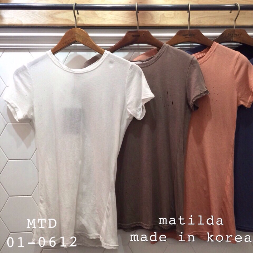 Janesuda T-shirt เสื้อยืดเจนสุดา ดีเทลของตัวเสื้อโดดเด่นด้วย การออกแบบรอยขาดๆรอบตัวเสื้อค่ะ เก๋ไก๋มากๆ