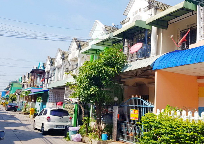 ทาวน์เฮ้าส์ ม.วิโรจน์วิลล์ บางบัวทอง 21 ตร.ว. วงแหวนราชพฤกษ์ ถ.345 ละหาร บางบัวทอง นนทบุรี พร้อมอยู่ ต่อเติมเต็ม