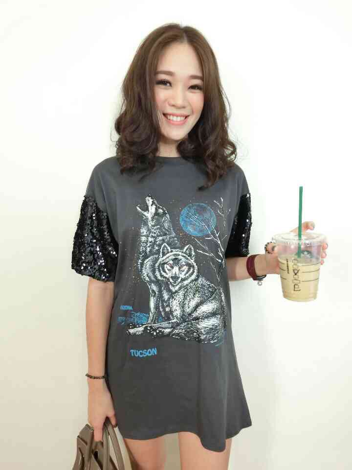 เดรสผ้ายืด/ หรือเสื้อตัวยาว สกีนลาย แขนปักเลื่อมวิ้งค่ะ