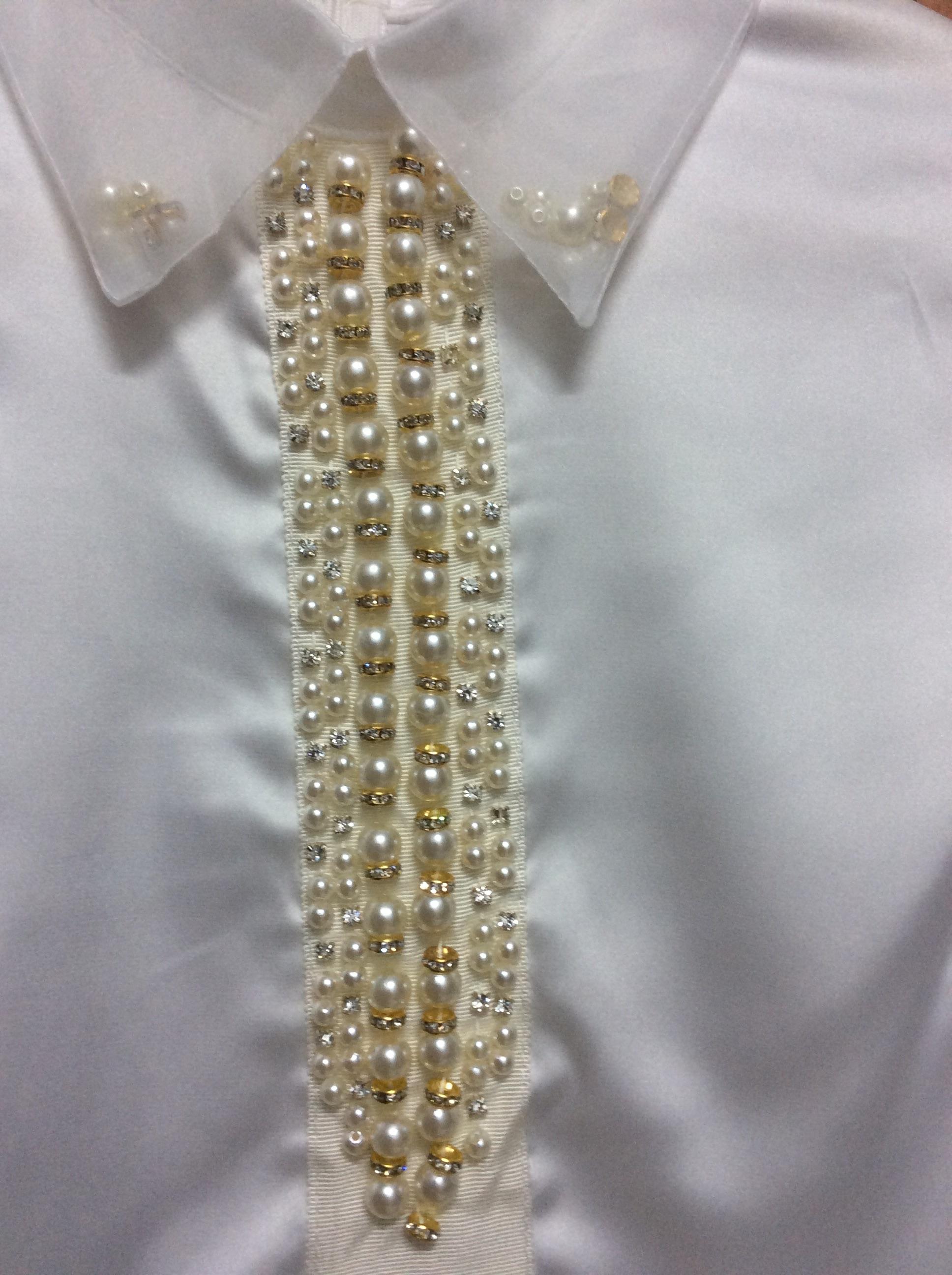 เสื้อซาตินเนื้อนิ่มลื่น ชายเสื้อตัดต่อด้วยลูกไม้เนื้อนุ่ม