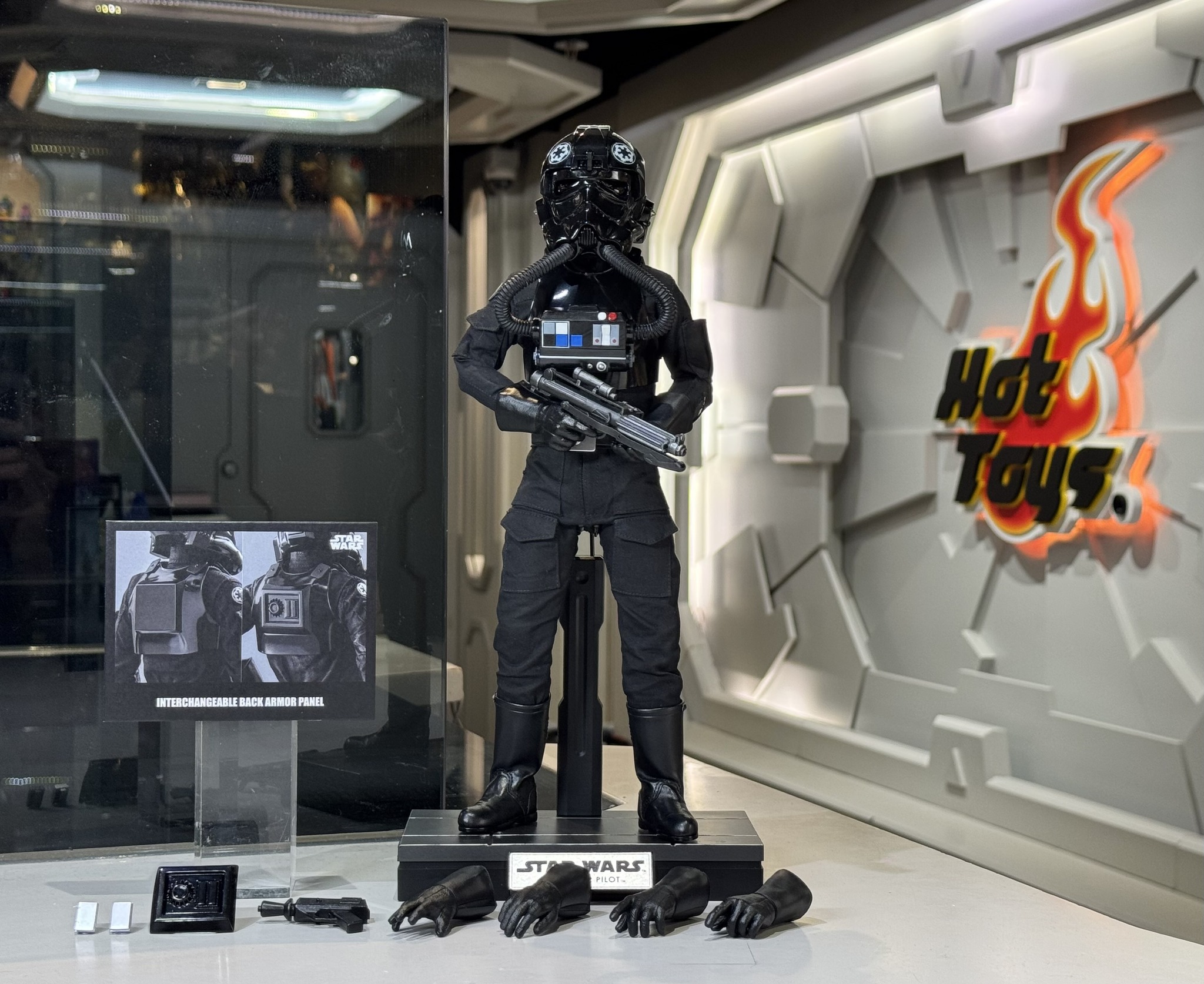 Hot Toys MMS798 Star Wars: Episode IV A New Hope - TIE fighter Pilot