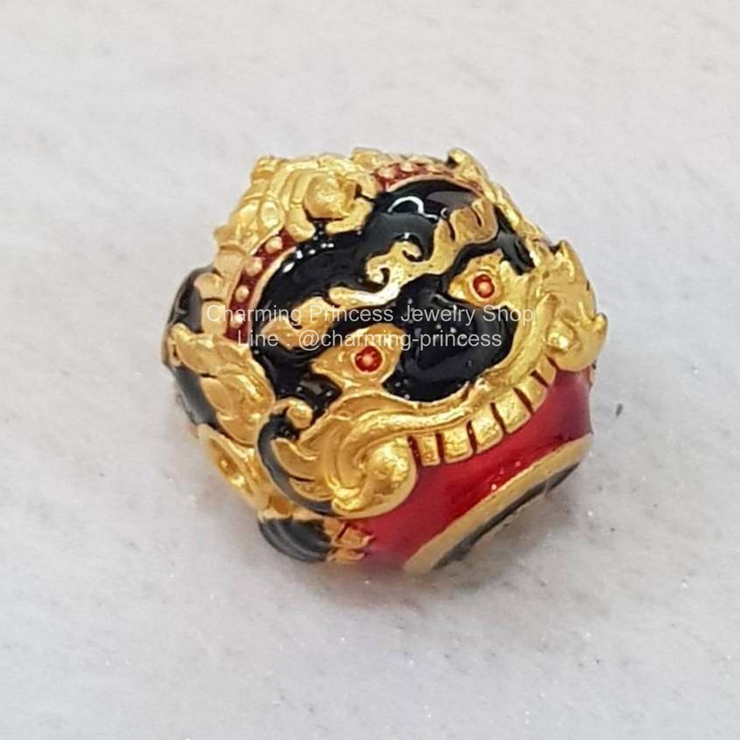 ลูกอมพระราหูนอโม ศรีวิชัย เนื้อสัมฤทธิ์ชุบทอง ลงยาสีดำแดง พลิกหนุนดวงชะตาราศีกลับร้ายกลายเป็นดี เสริมดวงหนุนดวงชะตา เสริมฐานะและเสริมเป็นความมงคลต่างๆในชีวิต และ ป้องกันภยันตราย