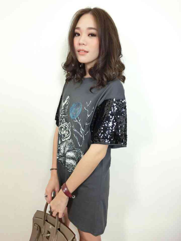 เดรสผ้ายืด/ หรือเสื้อตัวยาว สกีนลาย แขนปักเลื่อมวิ้งค่ะ